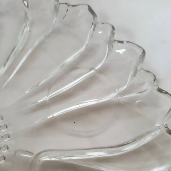 Vintage Hazel Atlas Clear Glass Sunflower luncheon plates 10” diameter - Picture 3 of 4